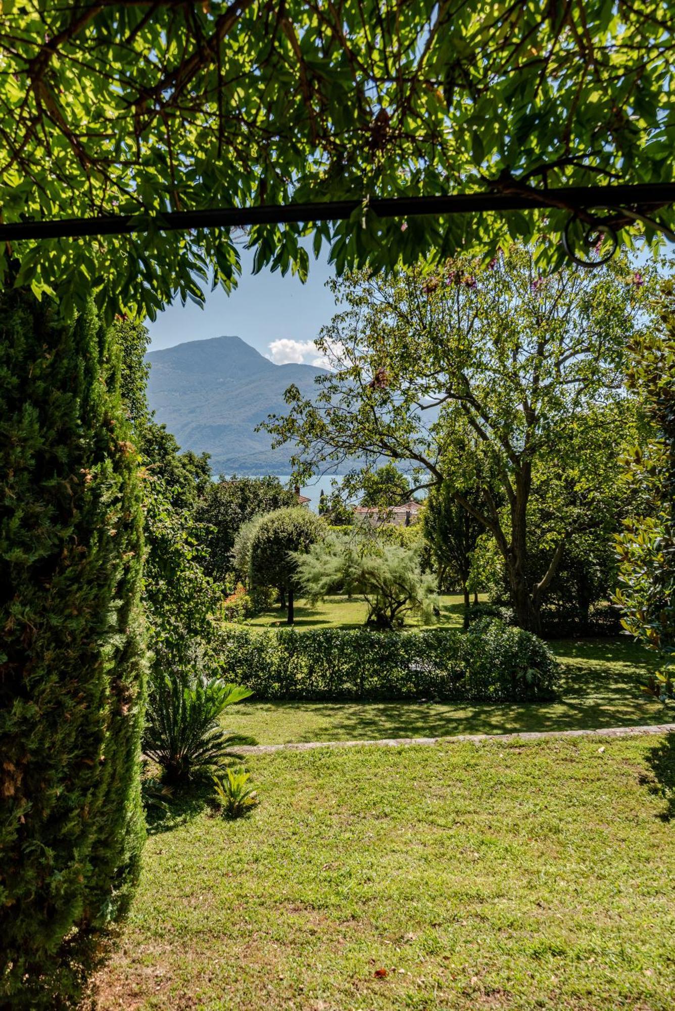 Flairhouse Parco Villa Gravedona Bagian luar foto